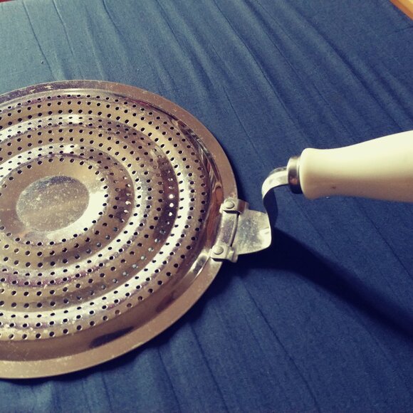 Other - Perforated 9-Inch pizza pan with the handle